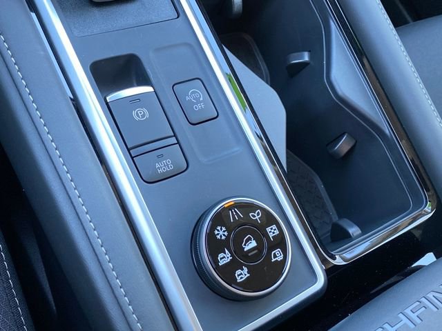 New 2025 Nissan Pathfinder SV w/ Black Appearance Package image 19