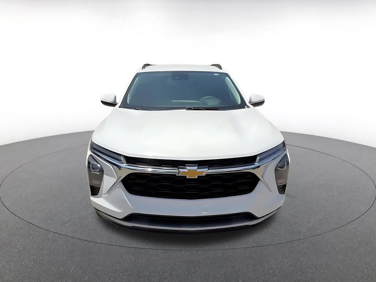 Used 2025 Chevrolet Trax LT FWD image 4