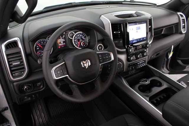 New 2026 RAM 1500 4x4 Crew Cab image 8