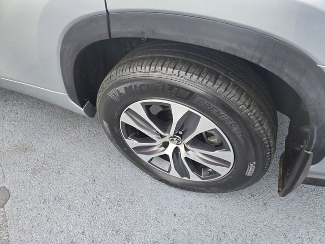 Used 2022 Toyota Highlander XLE AWD/4WD image 23