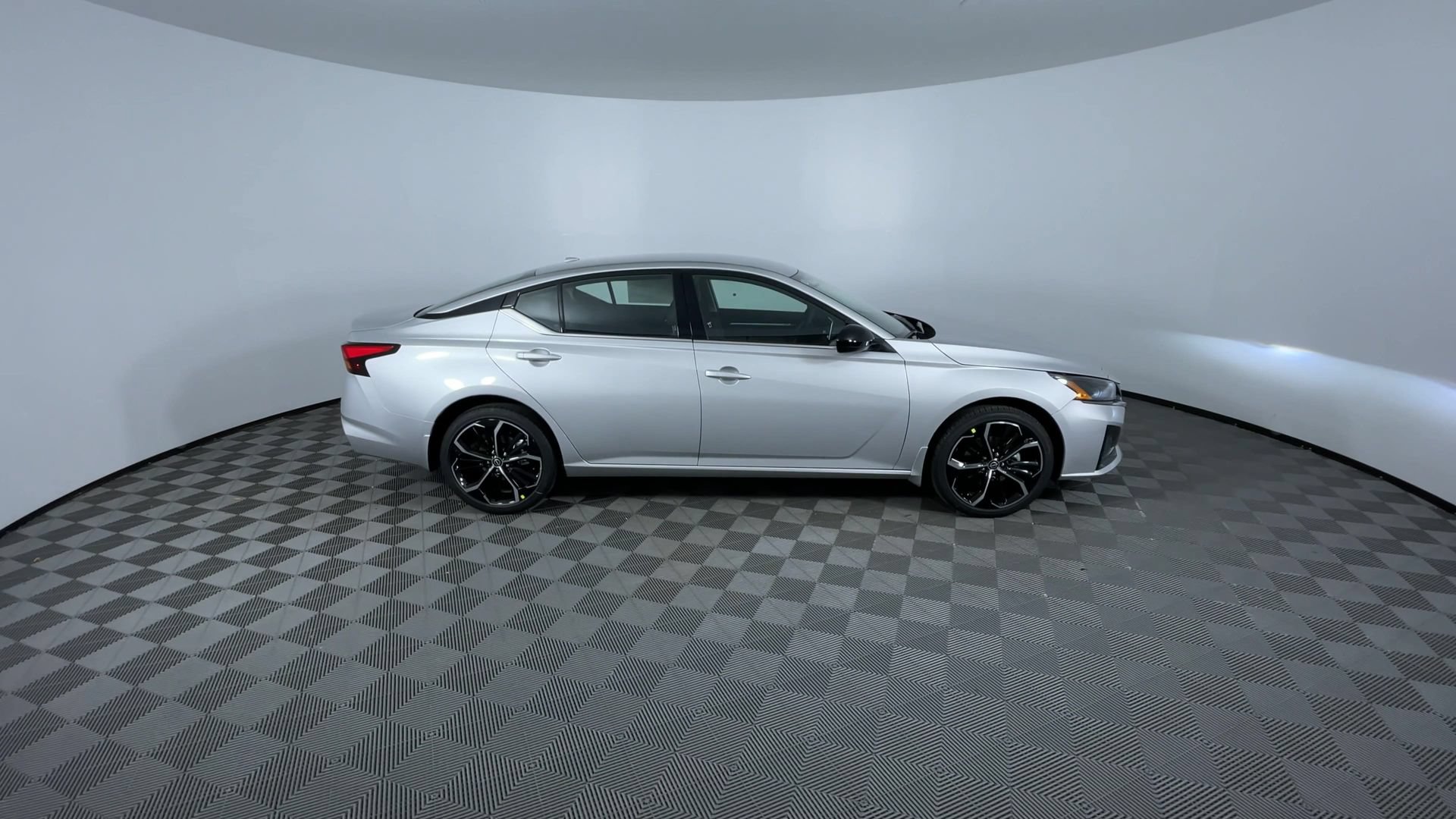 Certified 2025 Nissan Altima 2.5 SR AWD/4WD image 9