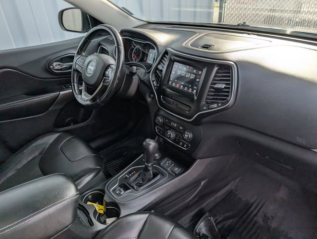 Used 2019 Jeep Cherokee Latitude Plus w/ Comfort/Convenience Group image 32