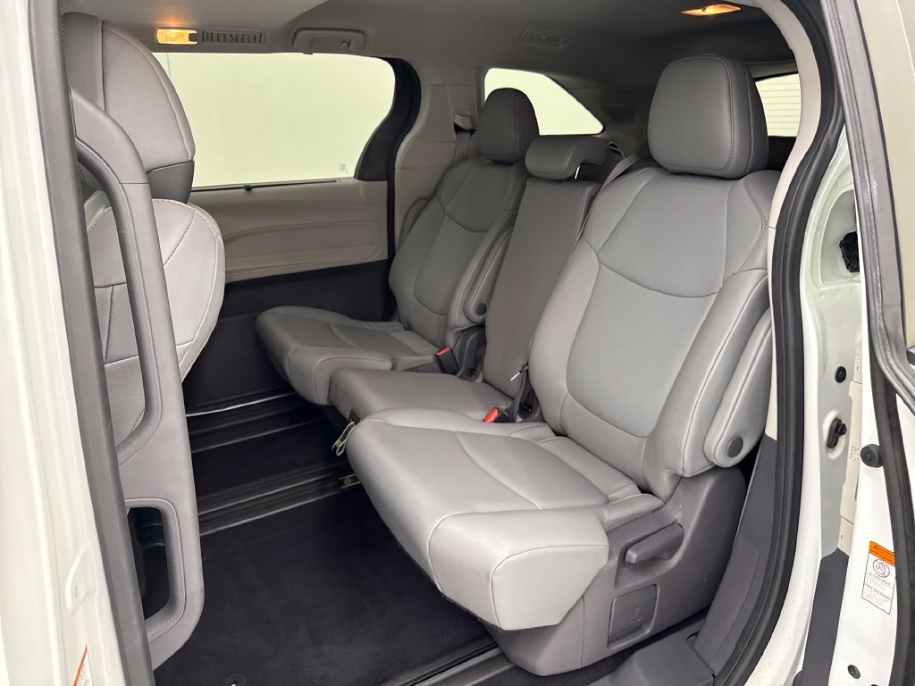 Used 2021 Toyota Sienna XLE w/ XLE Plus Package FWD image 25