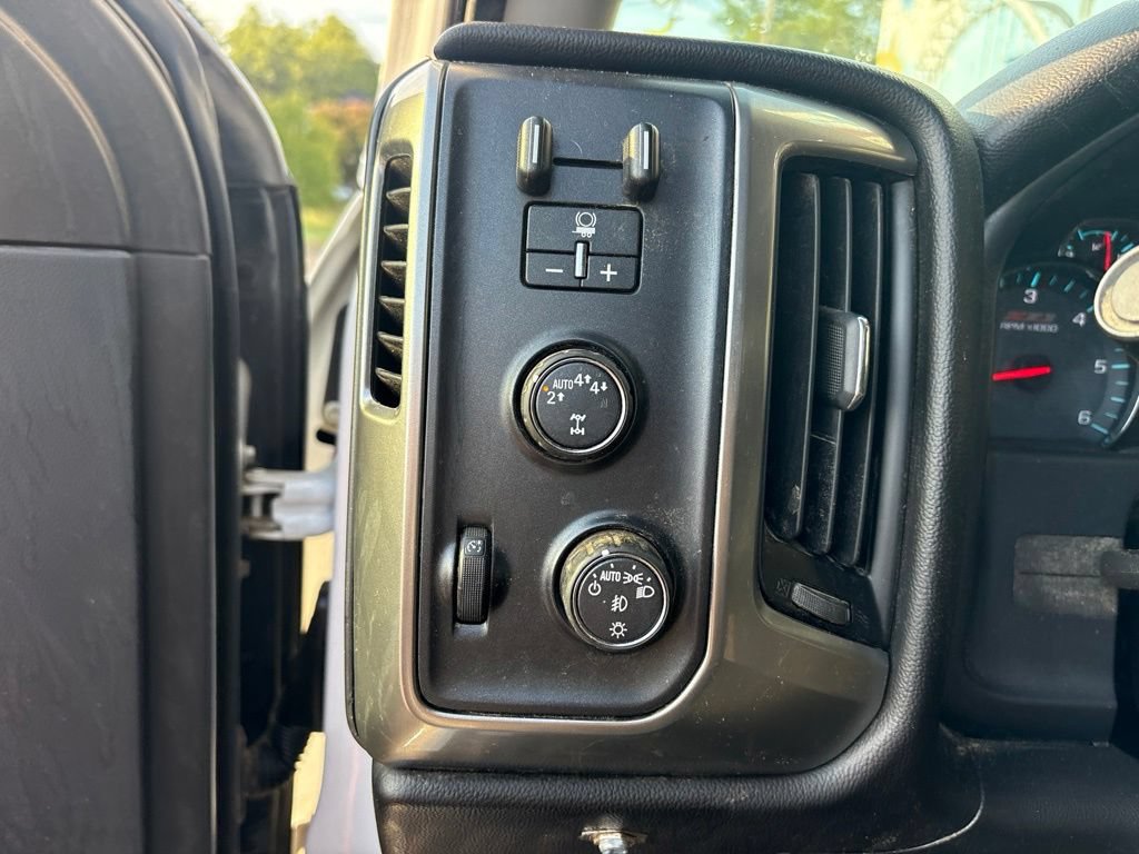 Used 2018 Chevrolet Silverado 1500 LT w/ All Star Edition AWD/4WD image 12
