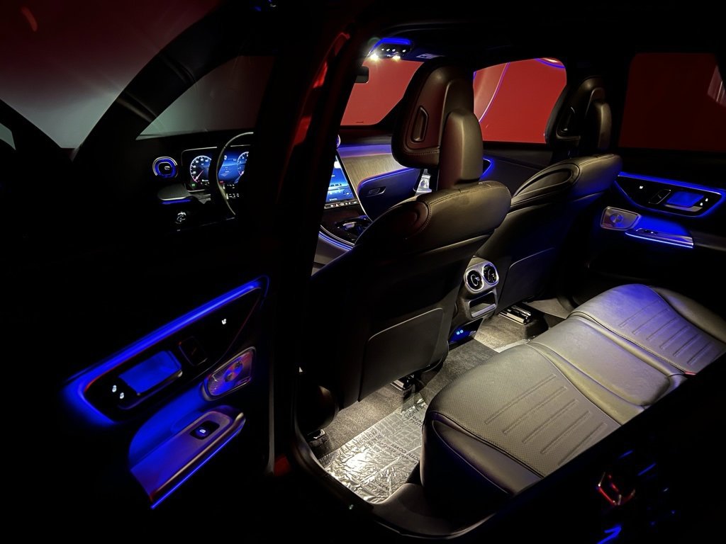 Used 2025 Mercedes-Benz GLC 300 4MATIC image 31