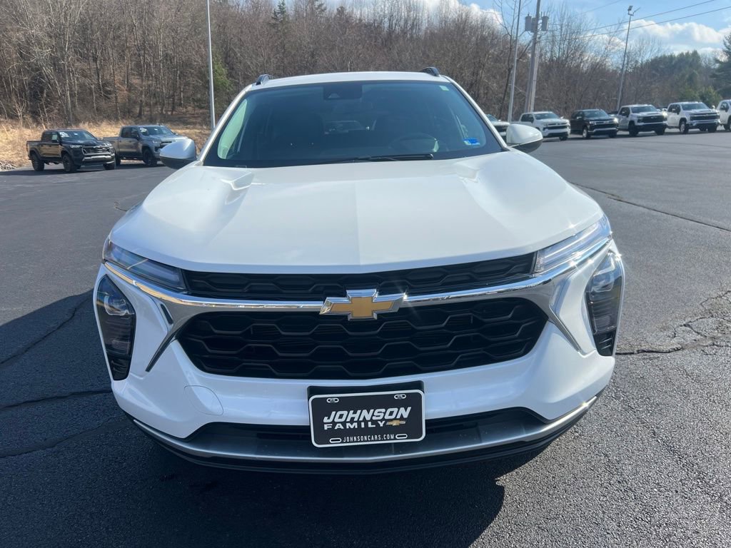 Used 2024 Chevrolet Trax LT image 2