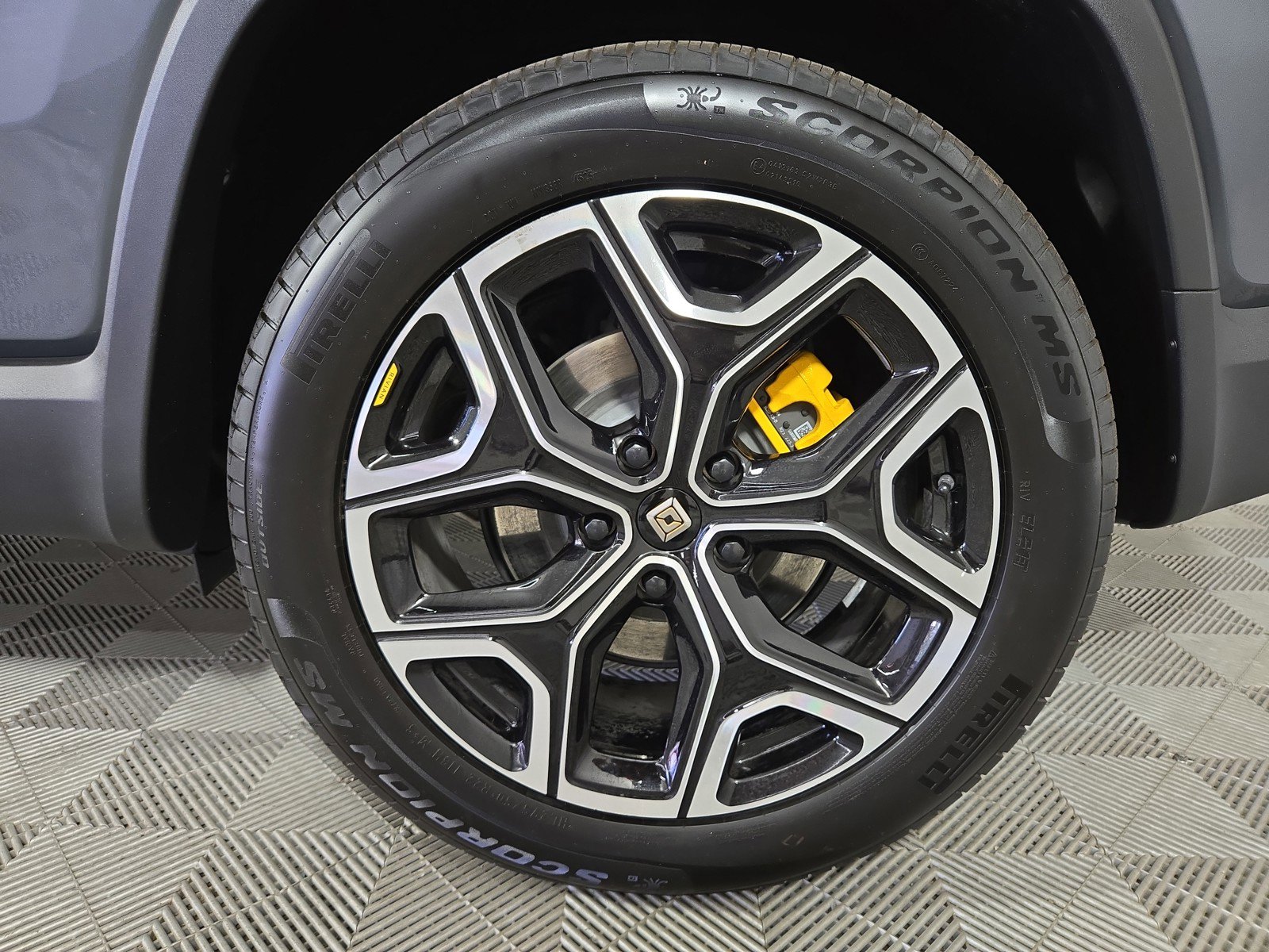 Used 2023 Rivian R1S Adventure AWD/4WD image 10