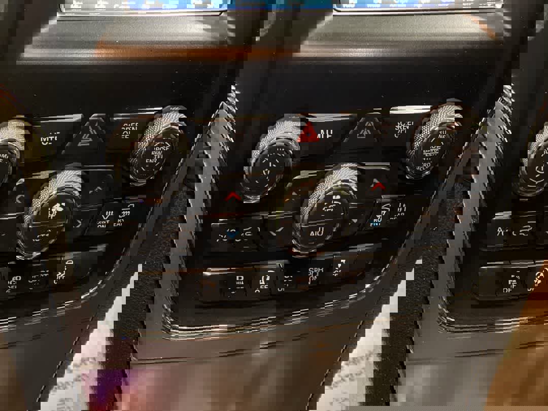 Used 2020 Jeep Grand Cherokee Laredo image 20