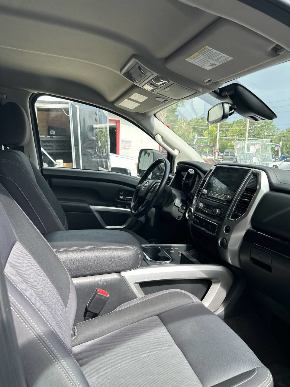 Used 2020 Nissan Titan SV w/ SV Convenience Package image 9