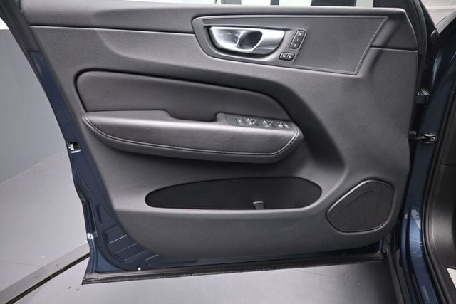 Certified 2024 Volvo XC60 B5 Core AWD/4WD image 20