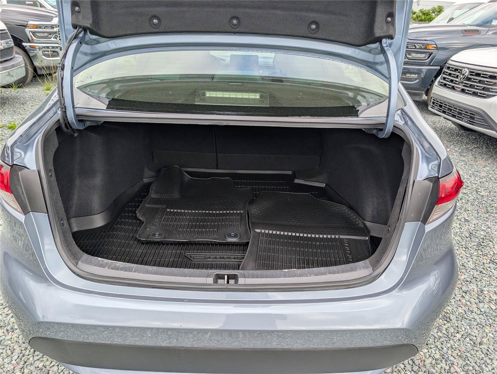 Used 2022 Toyota Corolla LE FWD image 11
