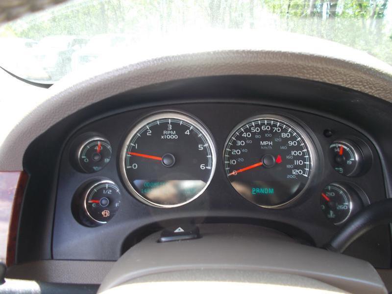 Used 2013 Chevrolet Avalanche LS image 35