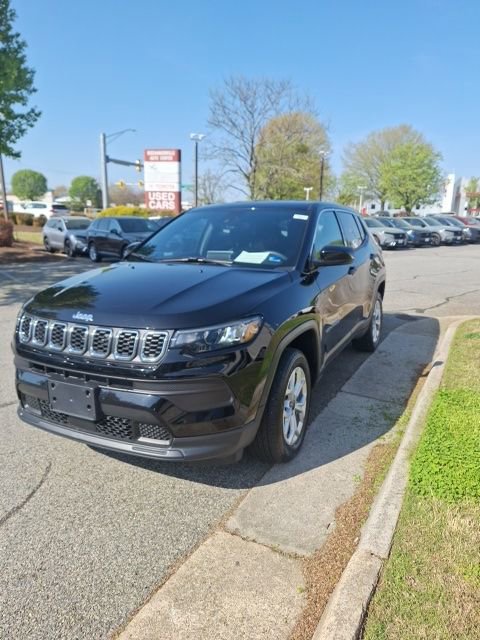 Used 2025 Jeep Compass Sport AWD/4WD image 3