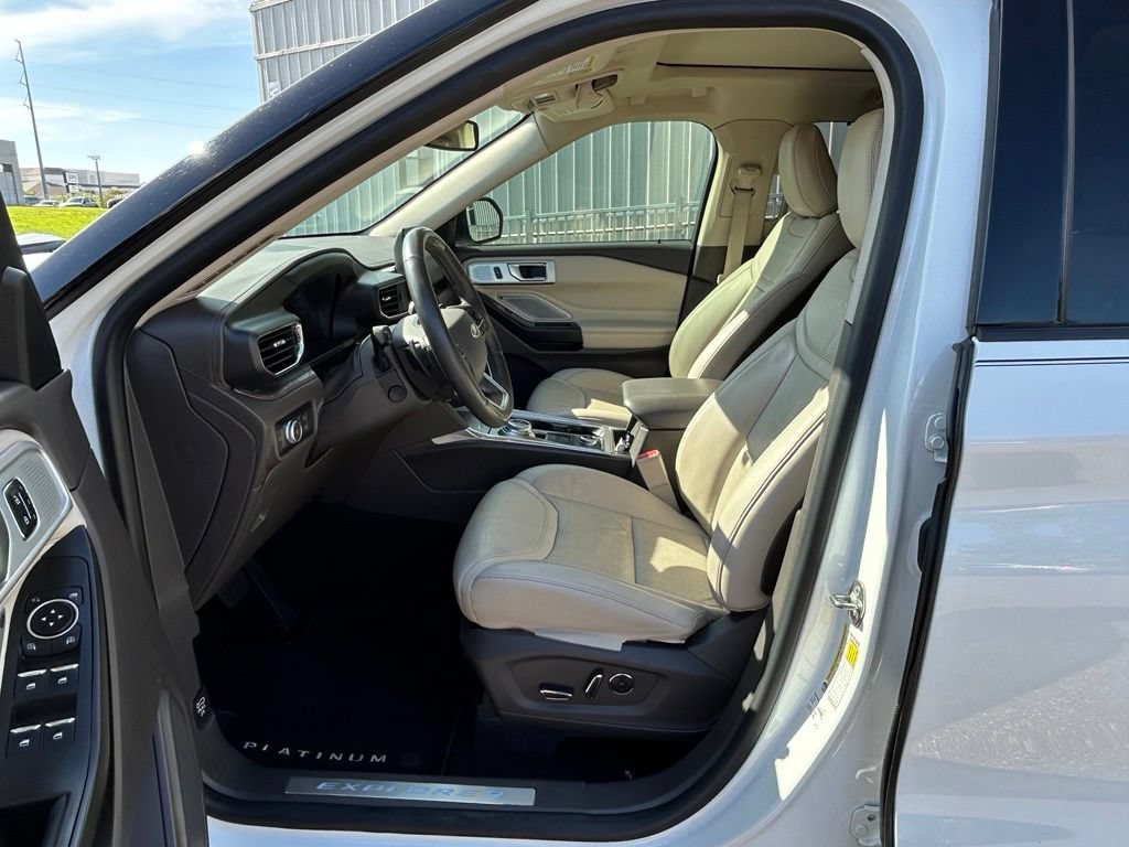 Used 2020 Ford Explorer Platinum w/ Premium Technology Package AWD/4WD image 15