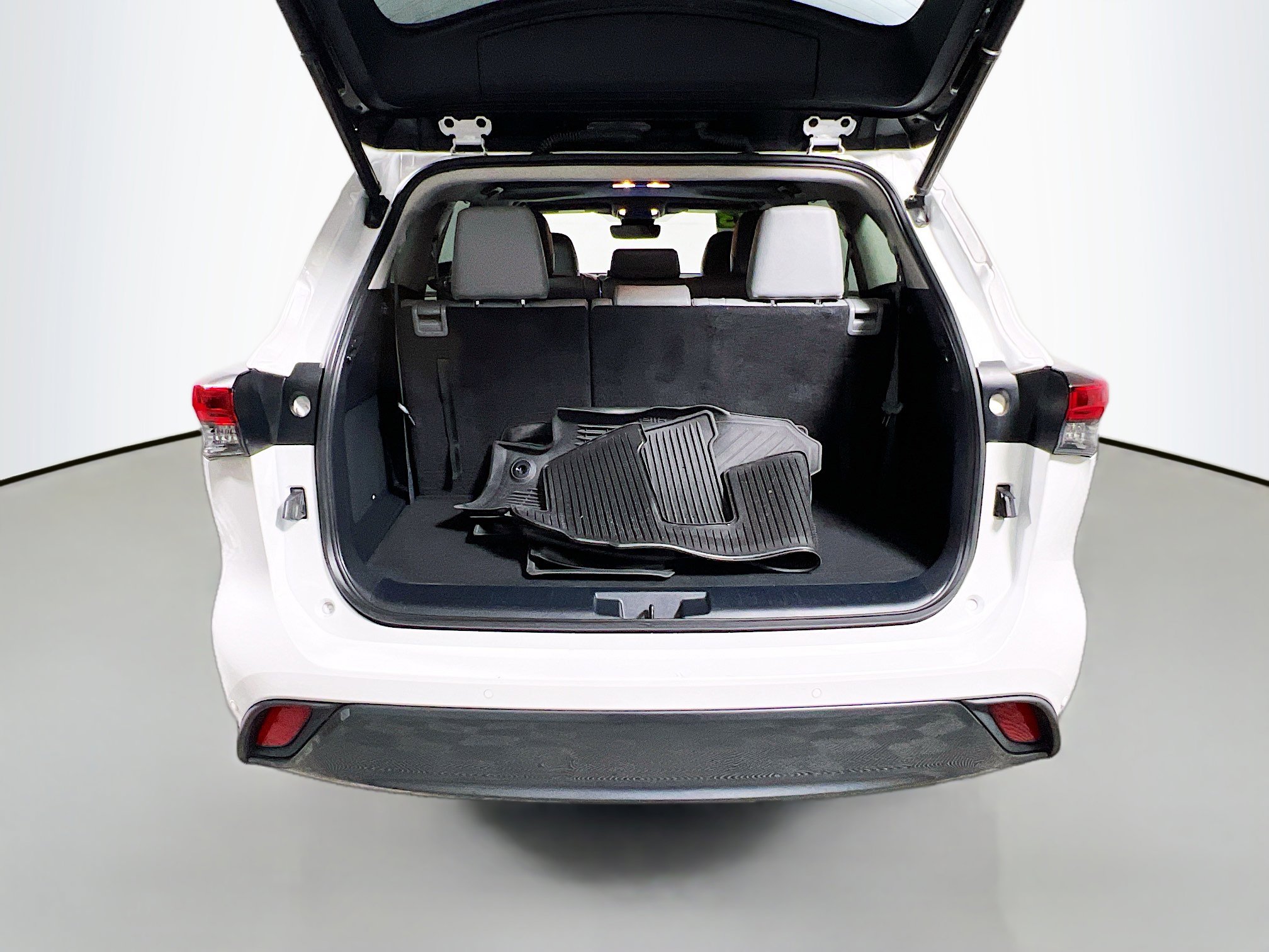 Used 2023 Toyota Highlander Limited FWD image 34