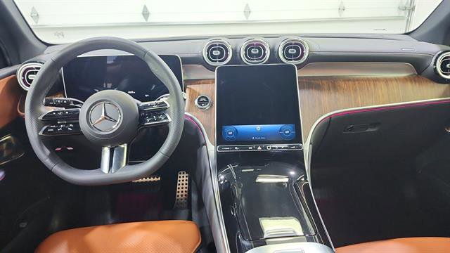 Used 2025 Mercedes-Benz GLC 300 image 23