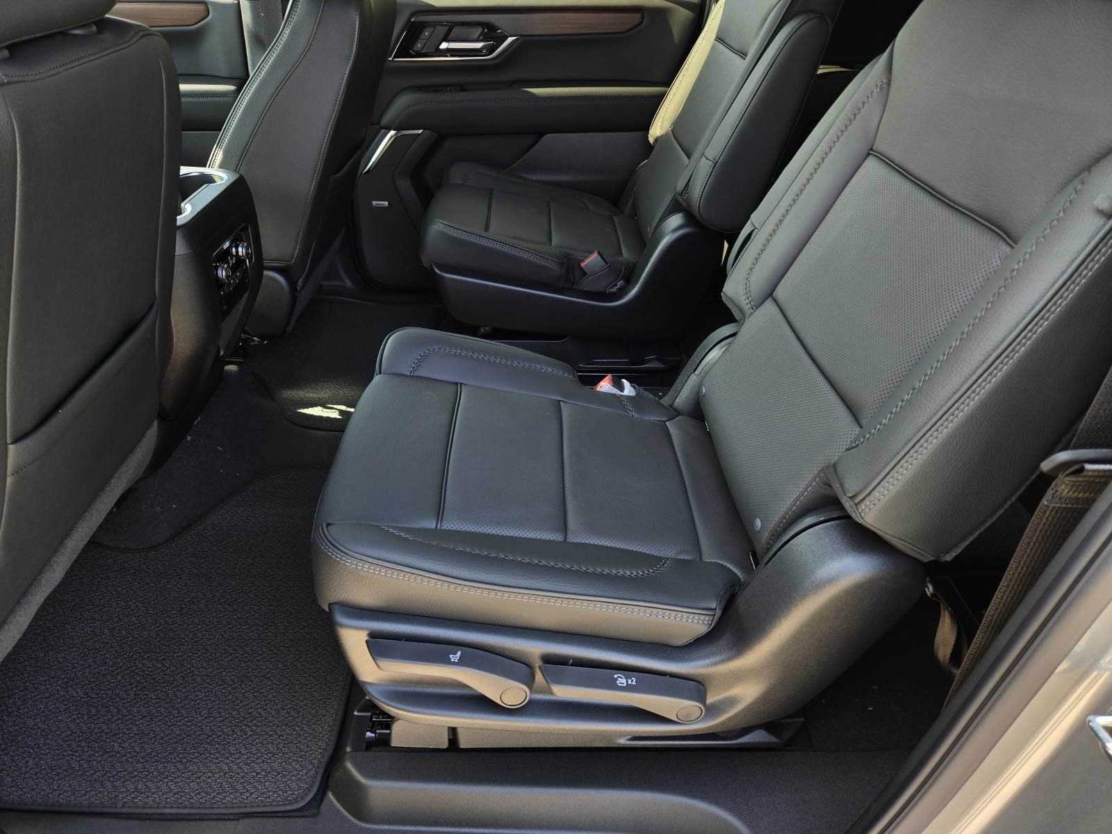 New 2026 GMC Yukon XL Denali w/ Sun & Power Step Package AWD/4WD image 4