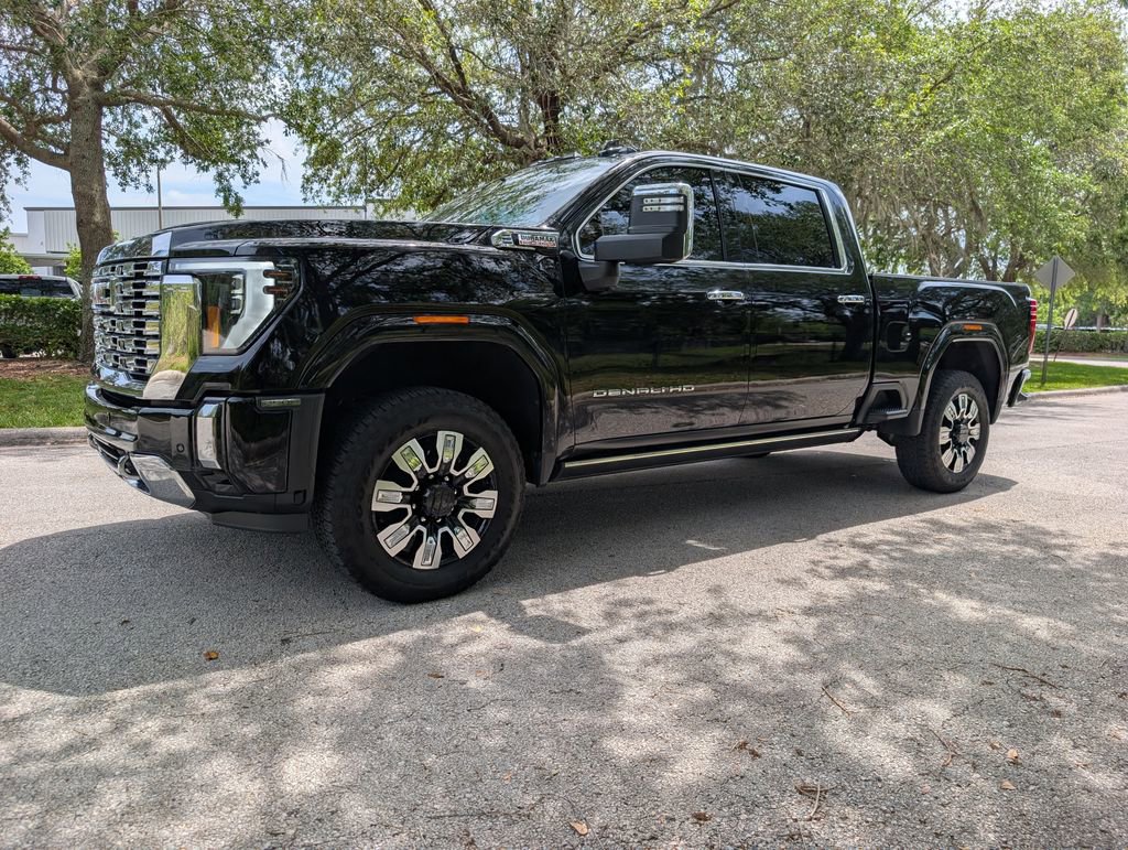 Used 2024 GMC Sierra 2500 Denali w/ Denali Reserve Package AWD/4WD image 3