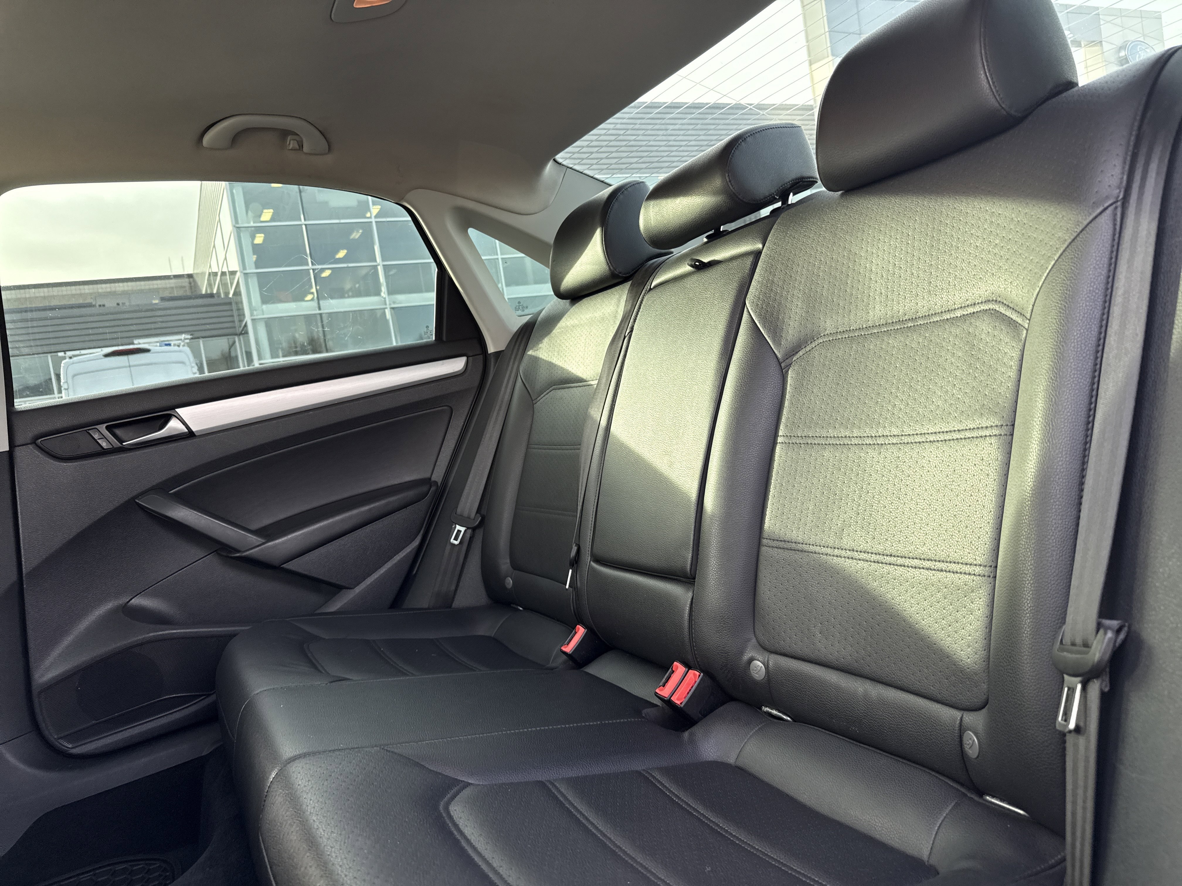 Used 2013 Volkswagen Passat TDI SE image 25