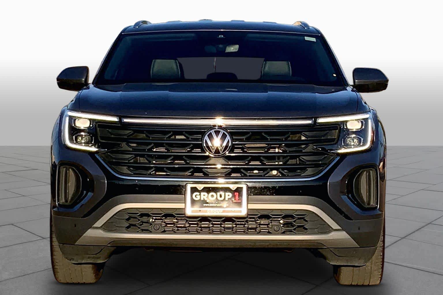 Used 2025 Volkswagen Atlas Cross Sport SE FWD image 4