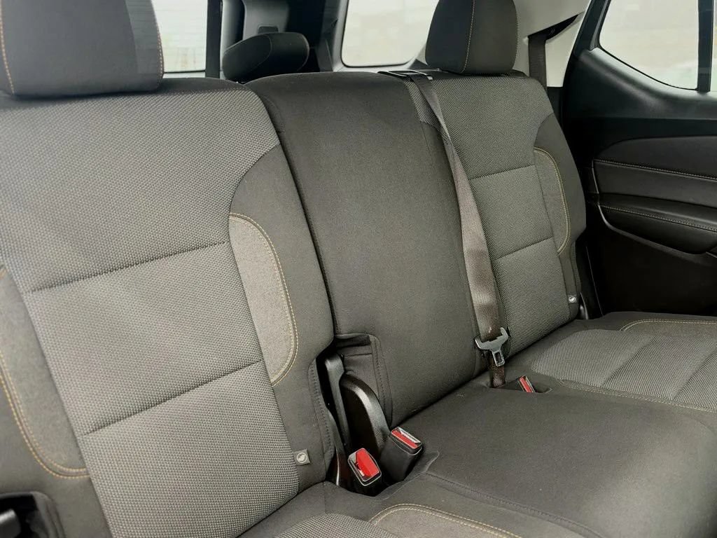 Used 2021 Chevrolet Traverse LS FWD image 17