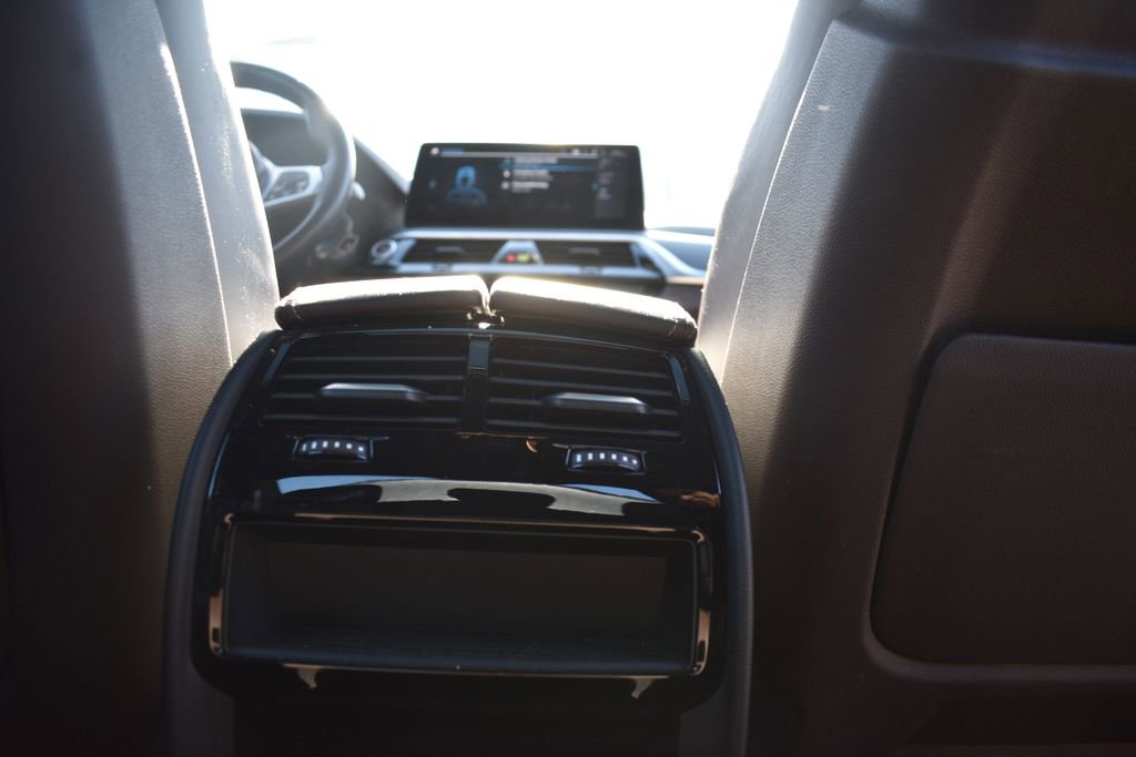 Used 2023 BMW 530e xDrive w/ Premium Package image 28