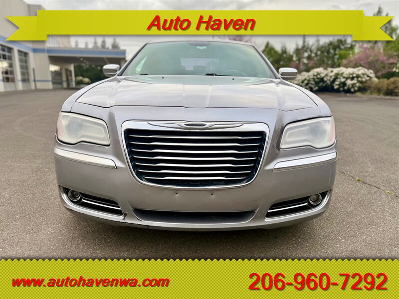 Used 2014 Chrysler 300 C RWD image 3