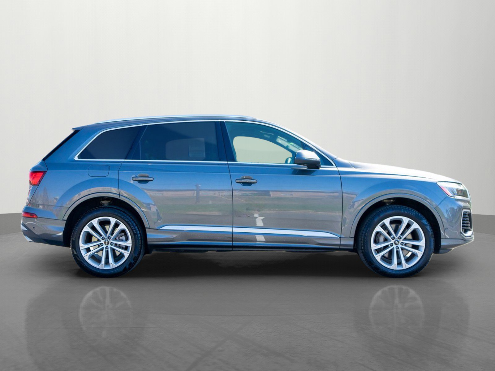 Used 2025 Audi Q7 3.0T Premium Plus AWD/4WD image 8