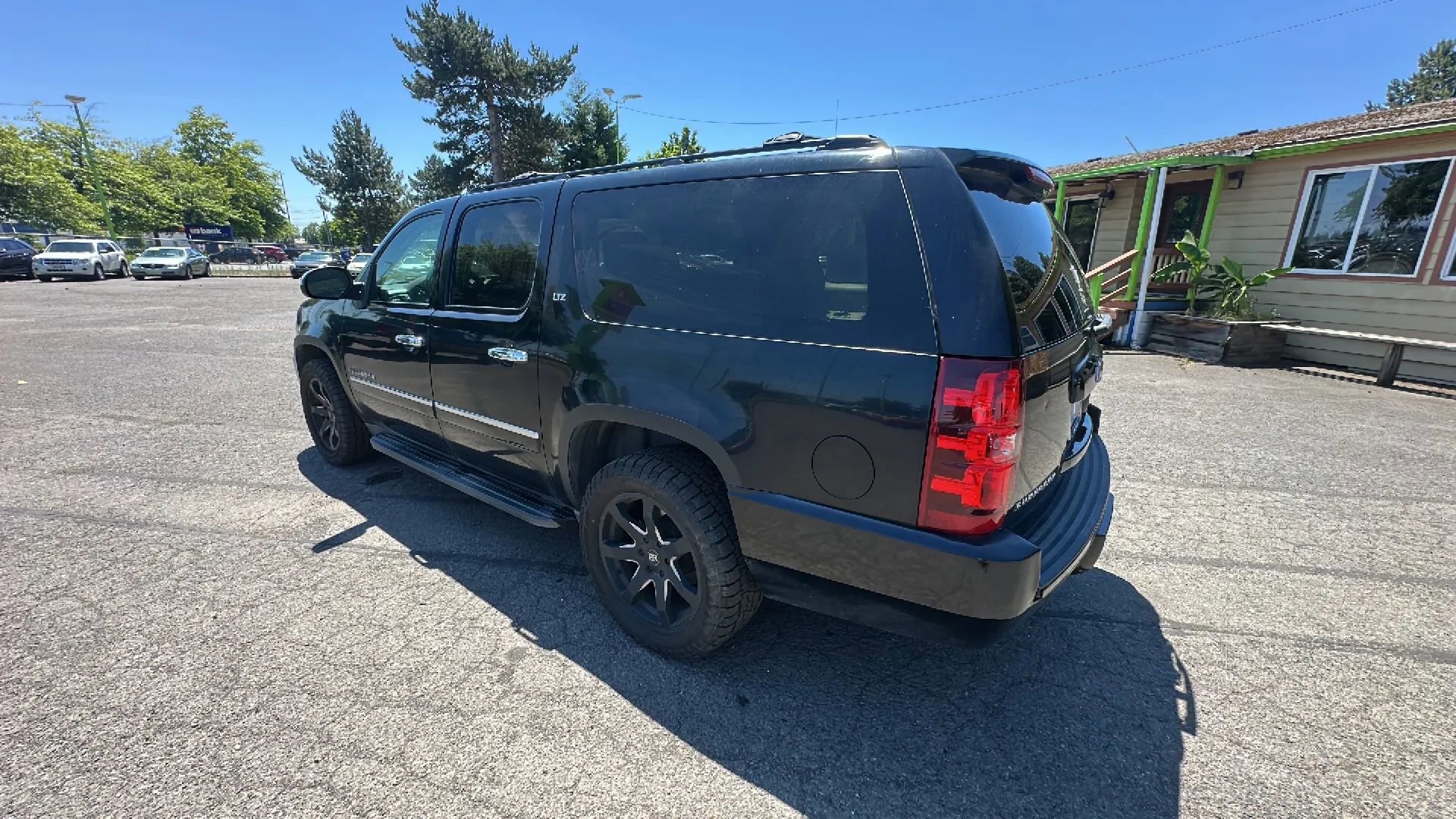 Used 2012 Chevrolet Suburban LTZ image 5