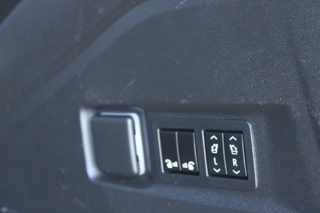 Used 2022 GMC Yukon SLT w/ SLT Premium Package RWD image 47