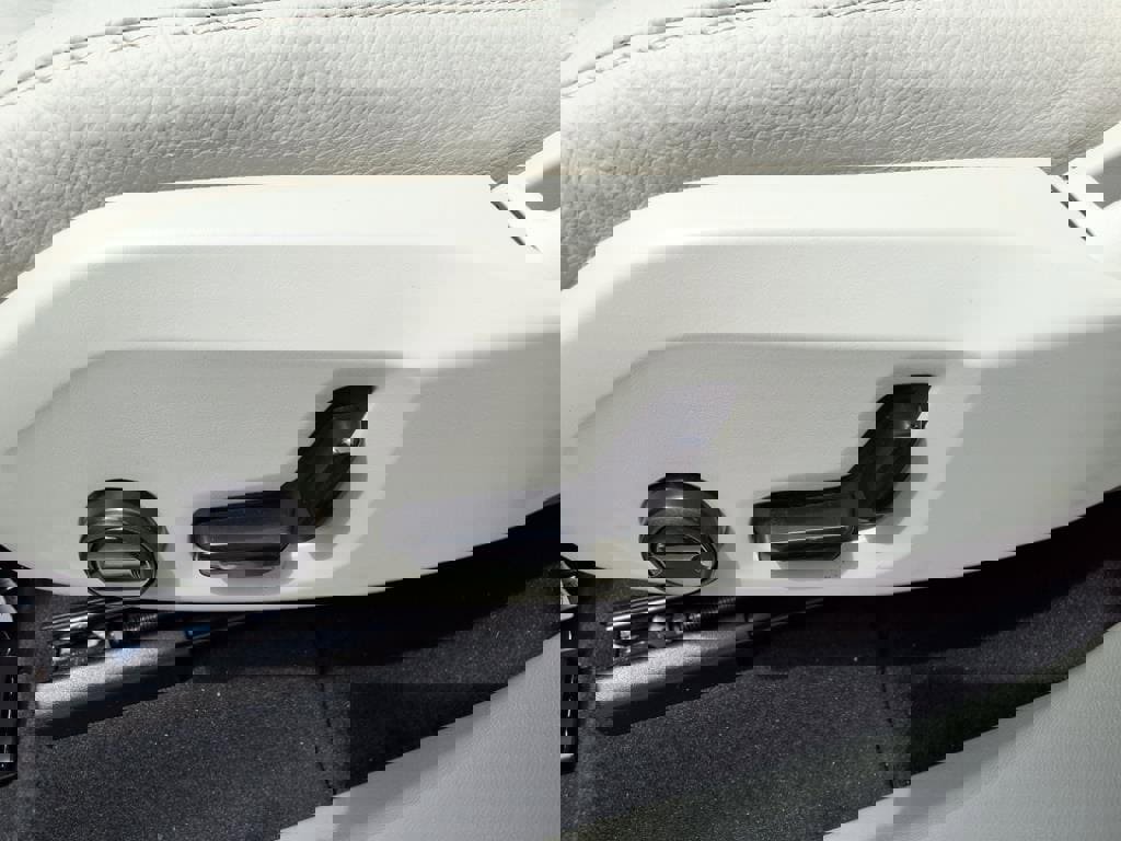 New 2025 Volvo XC60 T8 Core w/ Protection Package Premier image 17