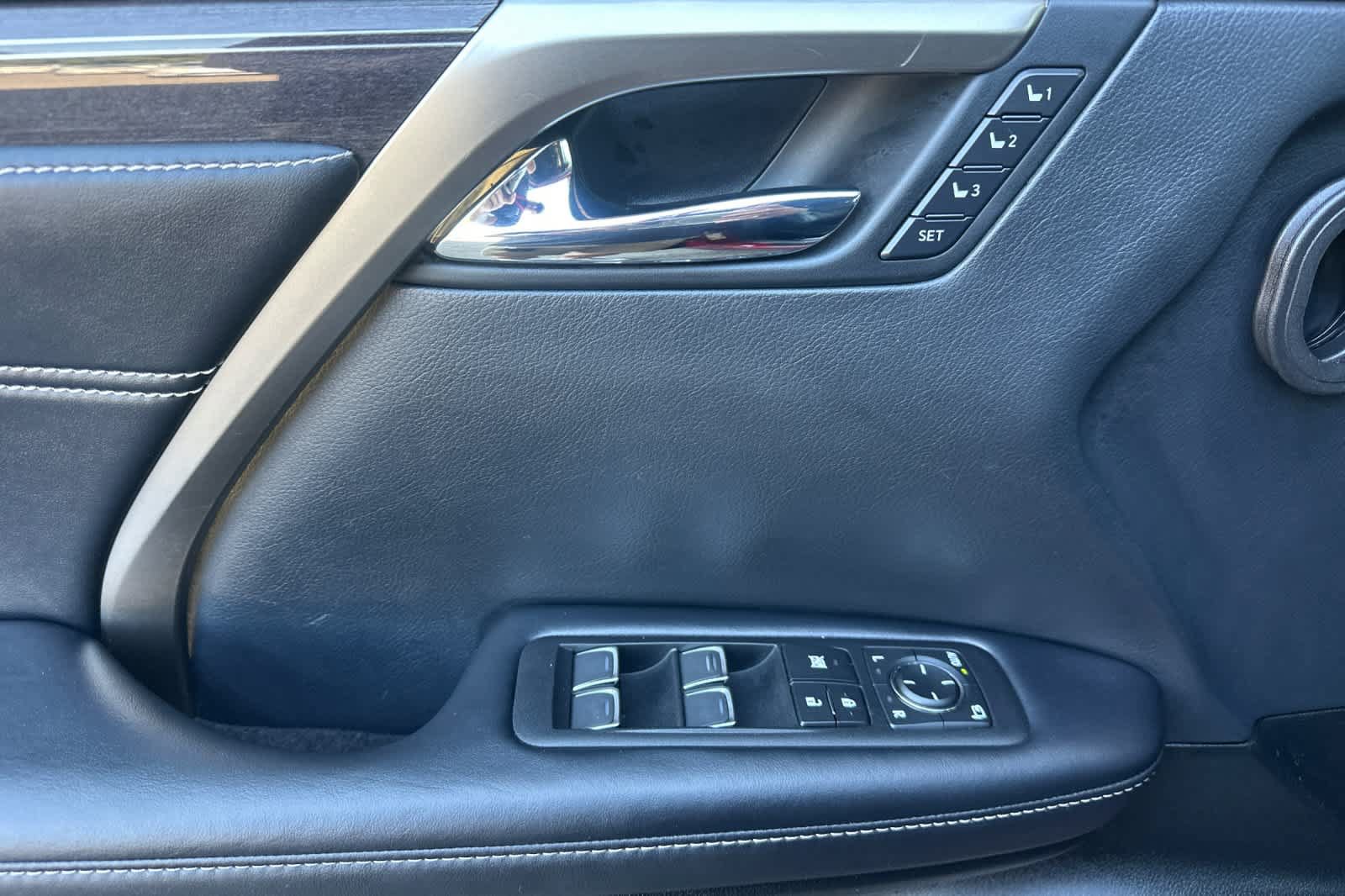 Used 2022 Lexus RX 450h AWD w/ Luxury Package image 12