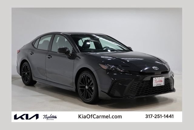 Used 2025 Toyota Camry SE FWD image 1