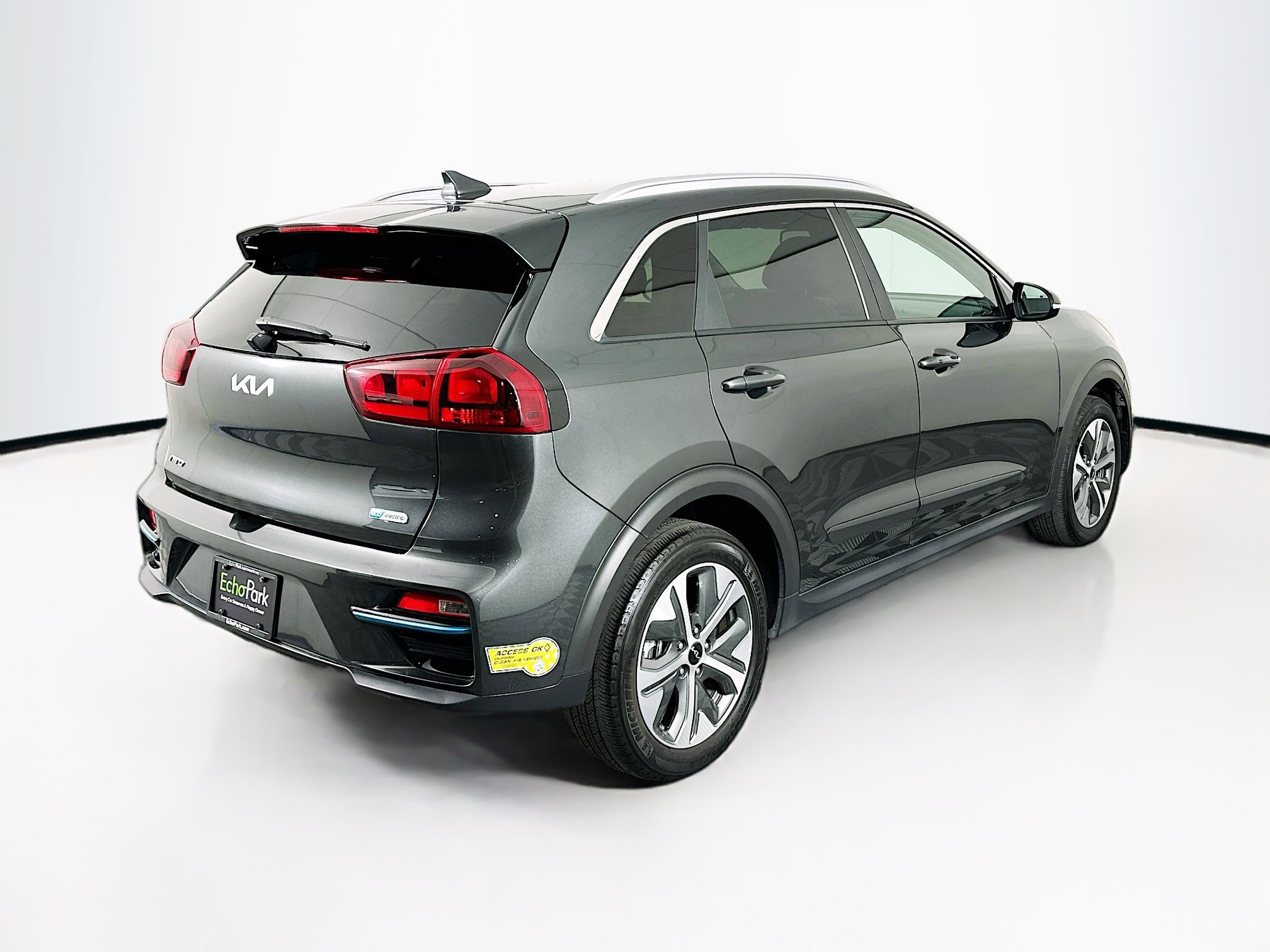 Used 2022 Kia Niro EX image 9