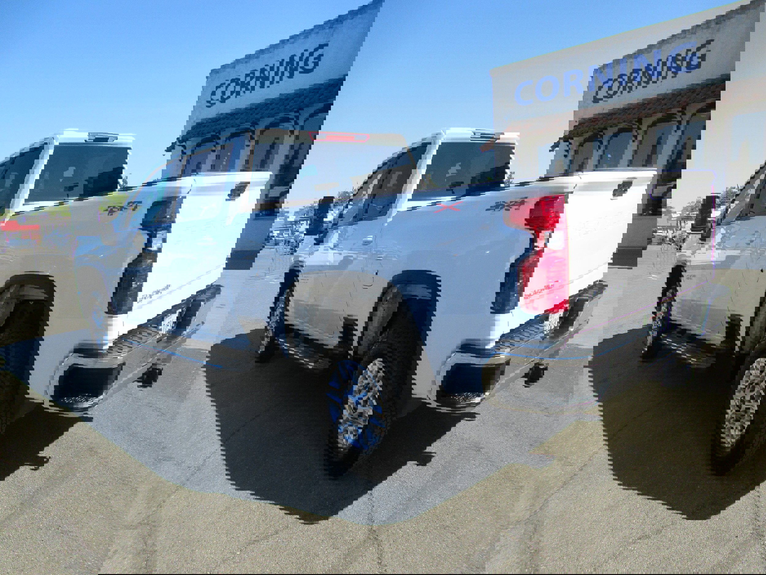 Used 2024 Chevrolet Silverado 2500 LT image 2