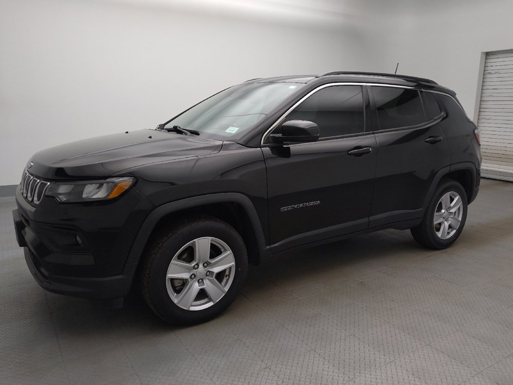 Used 2022 Jeep Compass Latitude w/ Sun and Sound Group AWD/4WD image 2