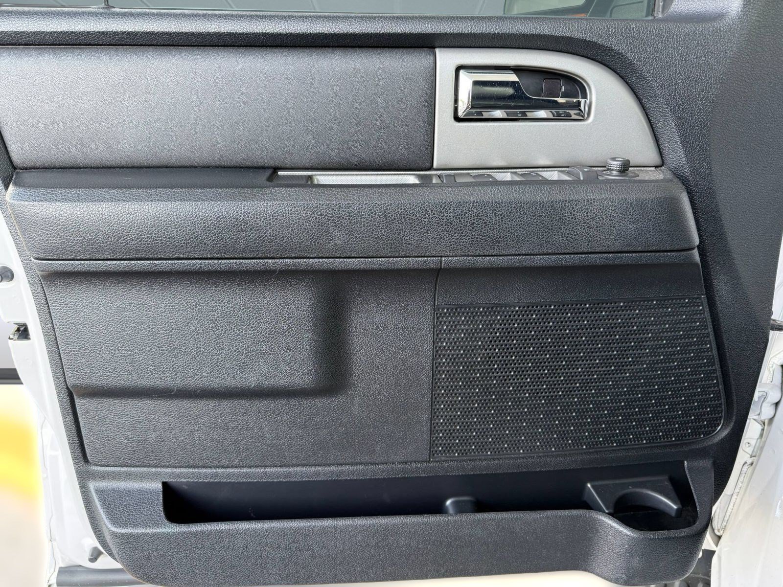 Used 2016 Ford Expedition XLT w/ Equipment Group 202A AWD/4WD image 15