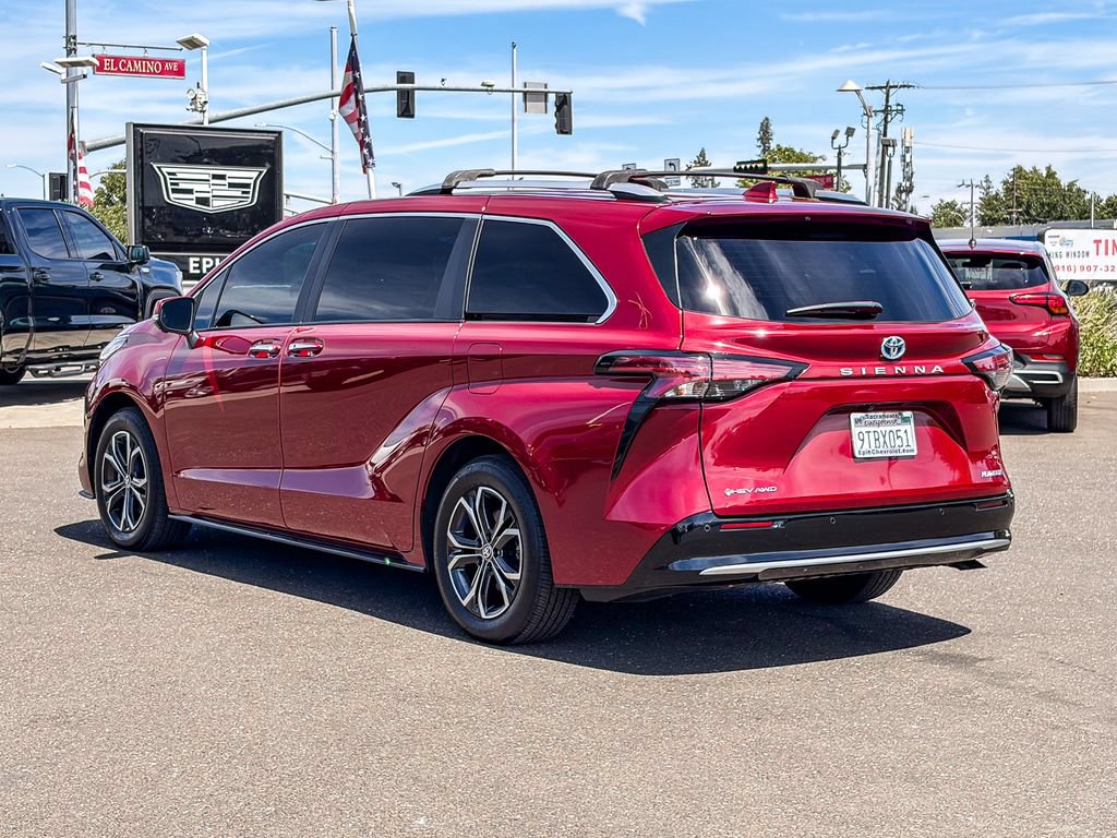 Used 2025 Toyota Sienna Platinum AWD/4WD image 2
