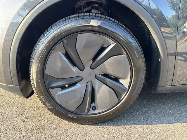 Used 2026 Tesla Model Y 2WD image 13