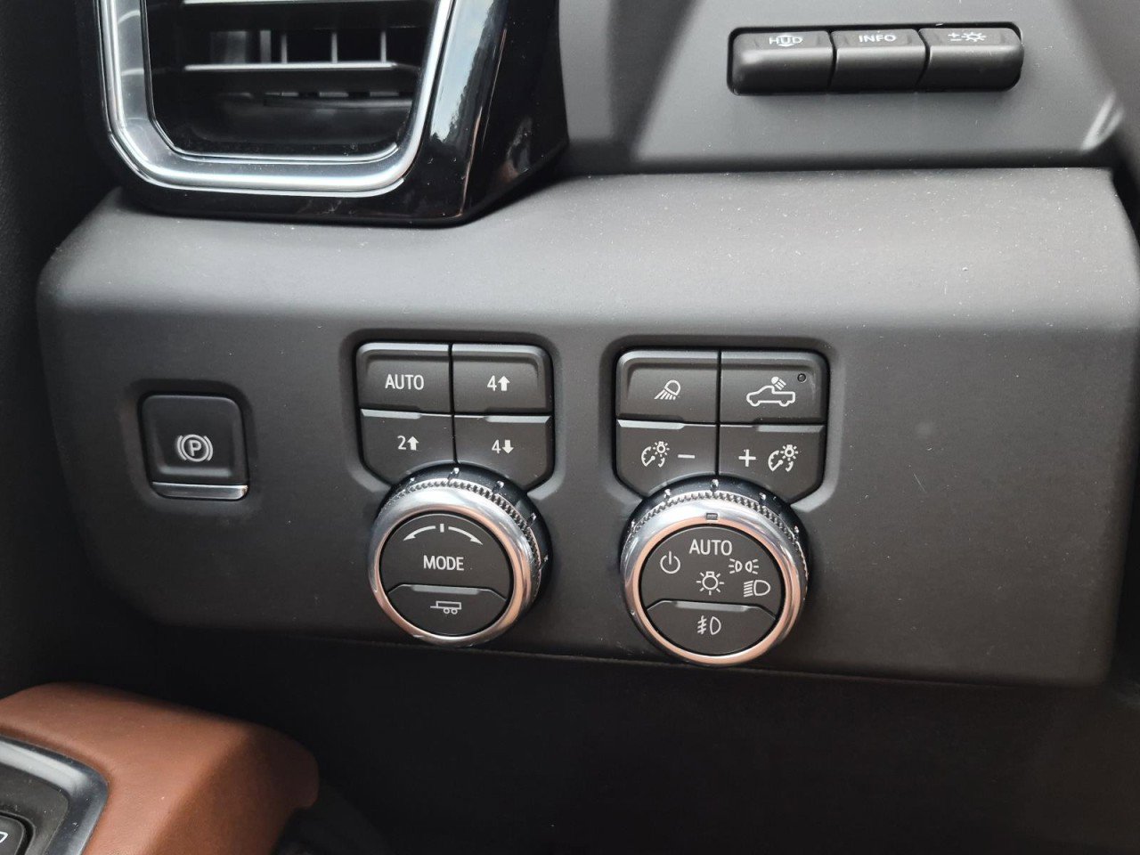 New 2026 GMC Sierra 2500 Denali Ultimate w/ Max Trailering Package image 18