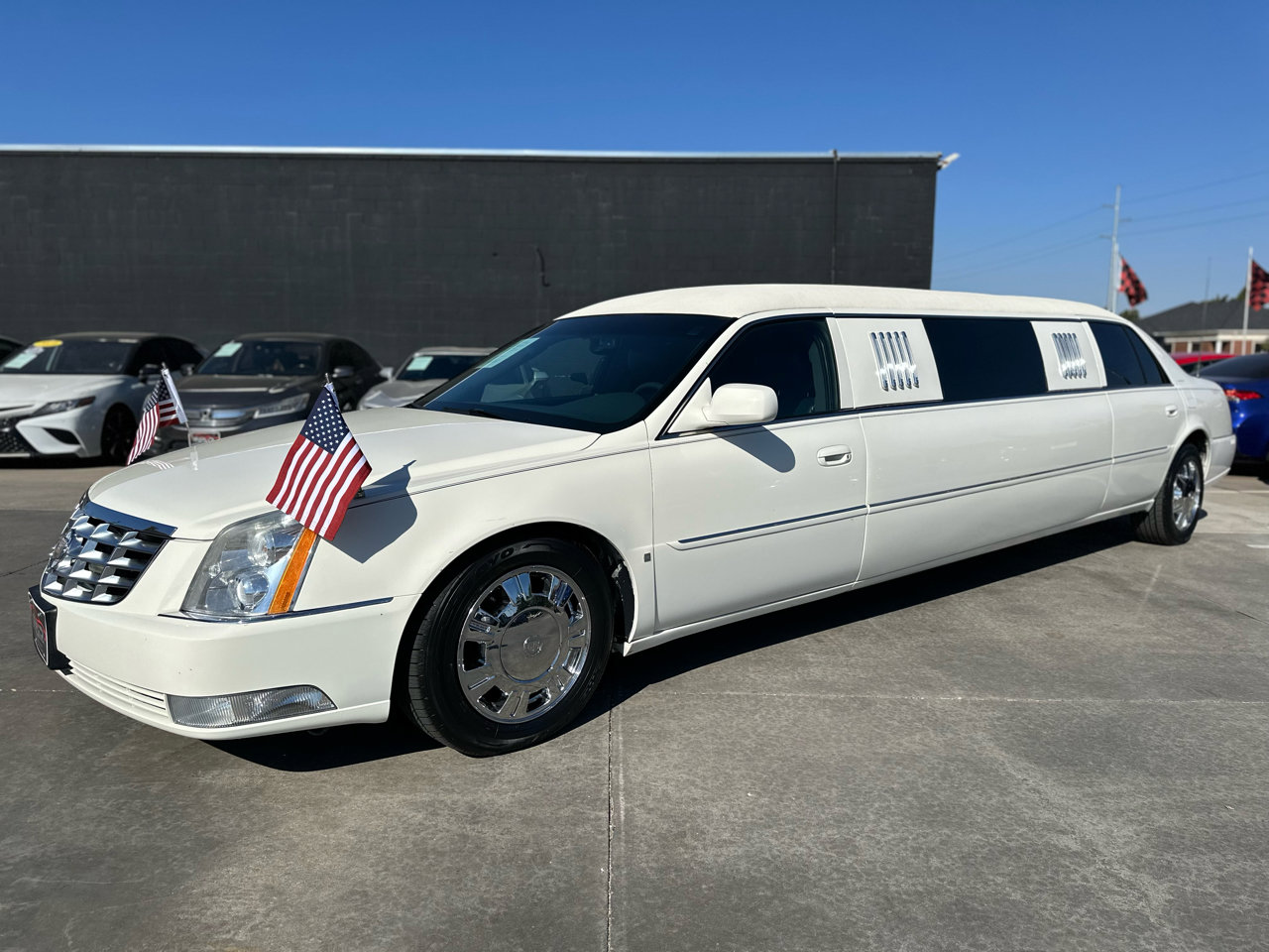 Used 2009 Cadillac DTS Limousine image 4
