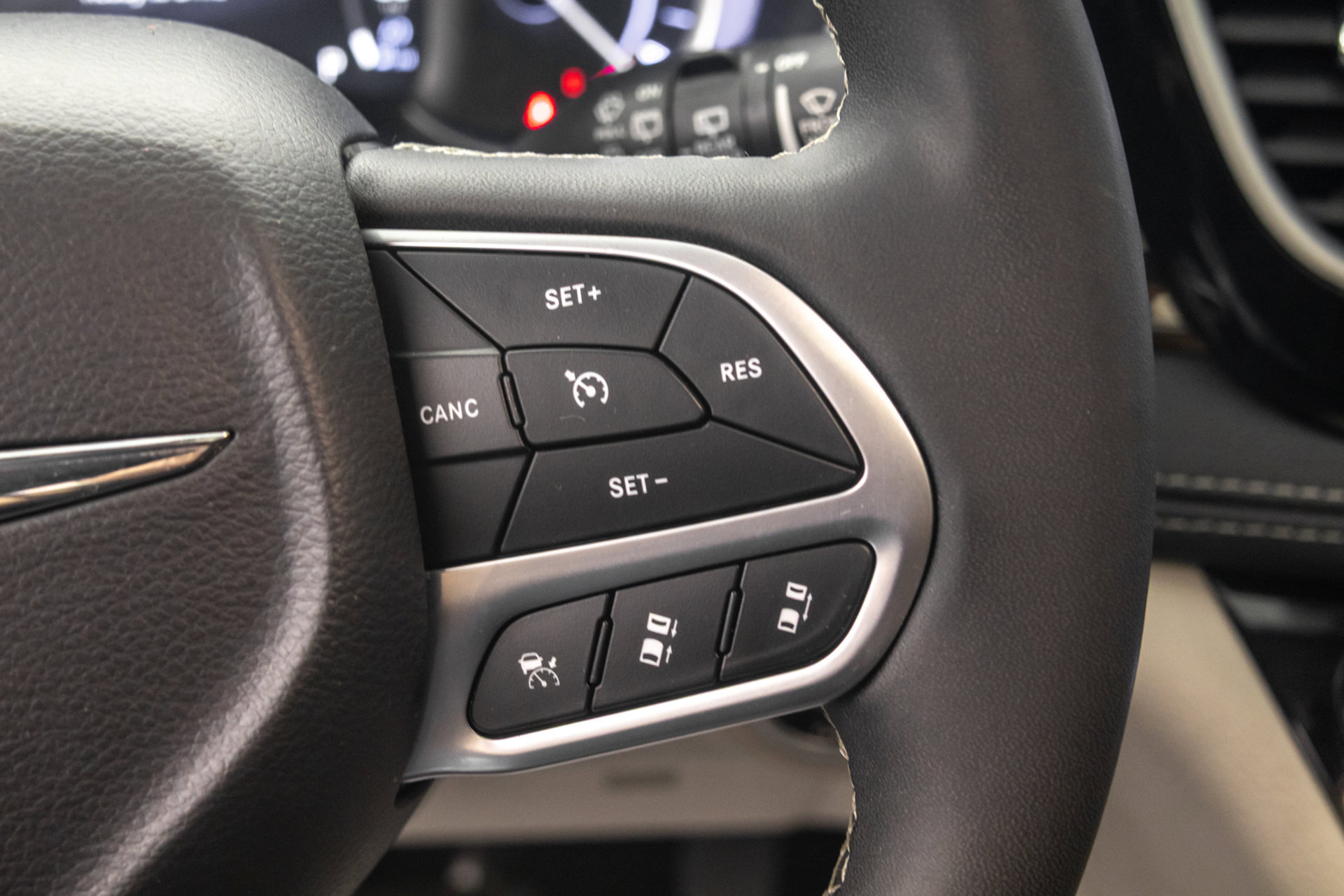 Used 2023 Chrysler Pacifica Limited FWD image 22