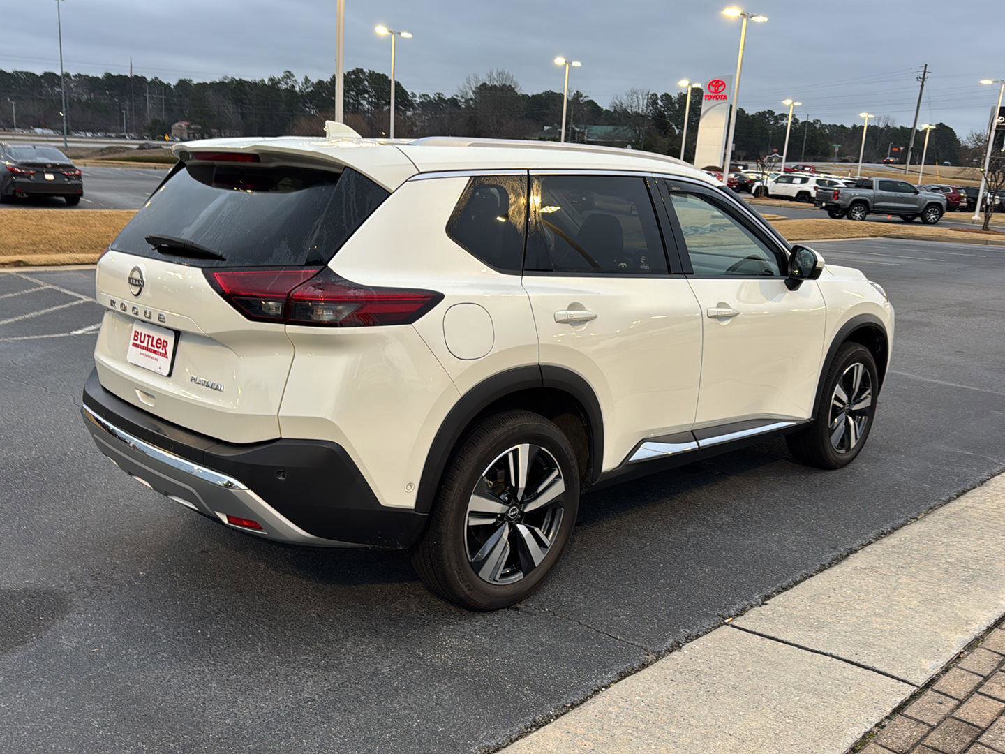 Used 2023 Nissan Rogue Platinum w/ Platinum Premium Package image 5