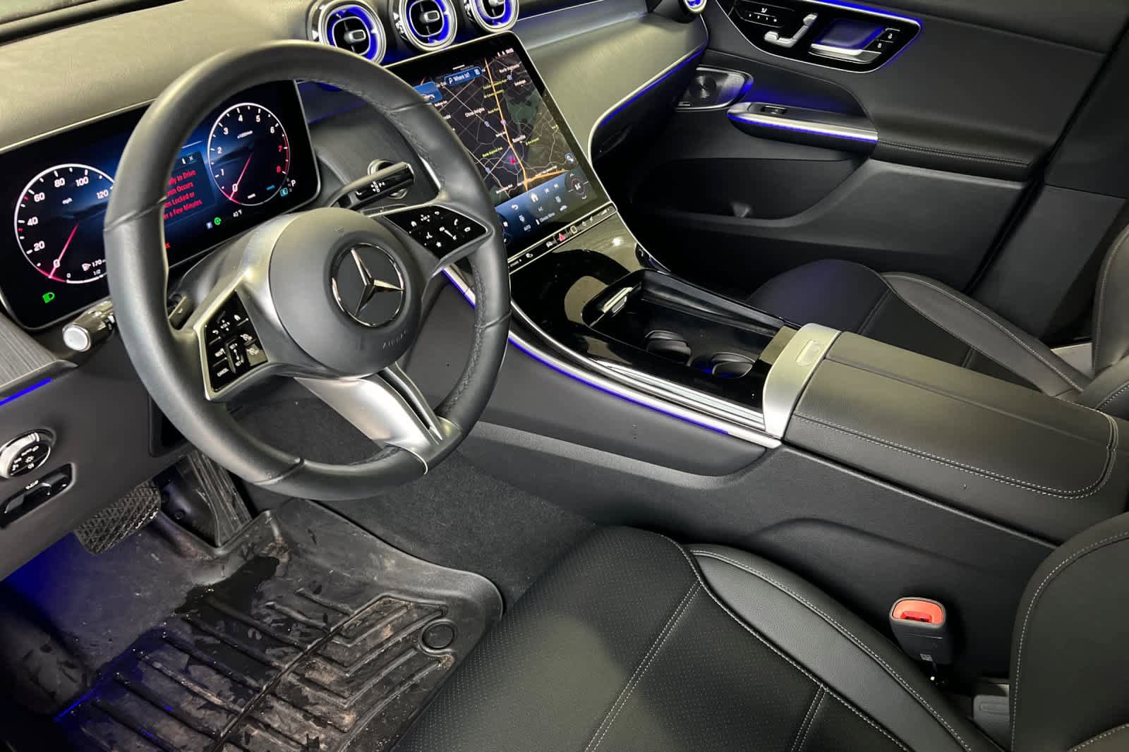 Used 2025 Mercedes-Benz GLC 300 4MATIC image 11