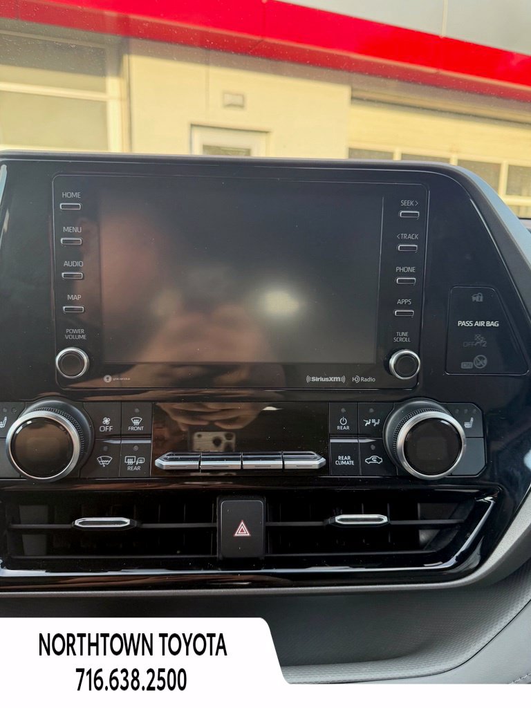 Used 2021 Toyota Highlander XLE FWD image 21