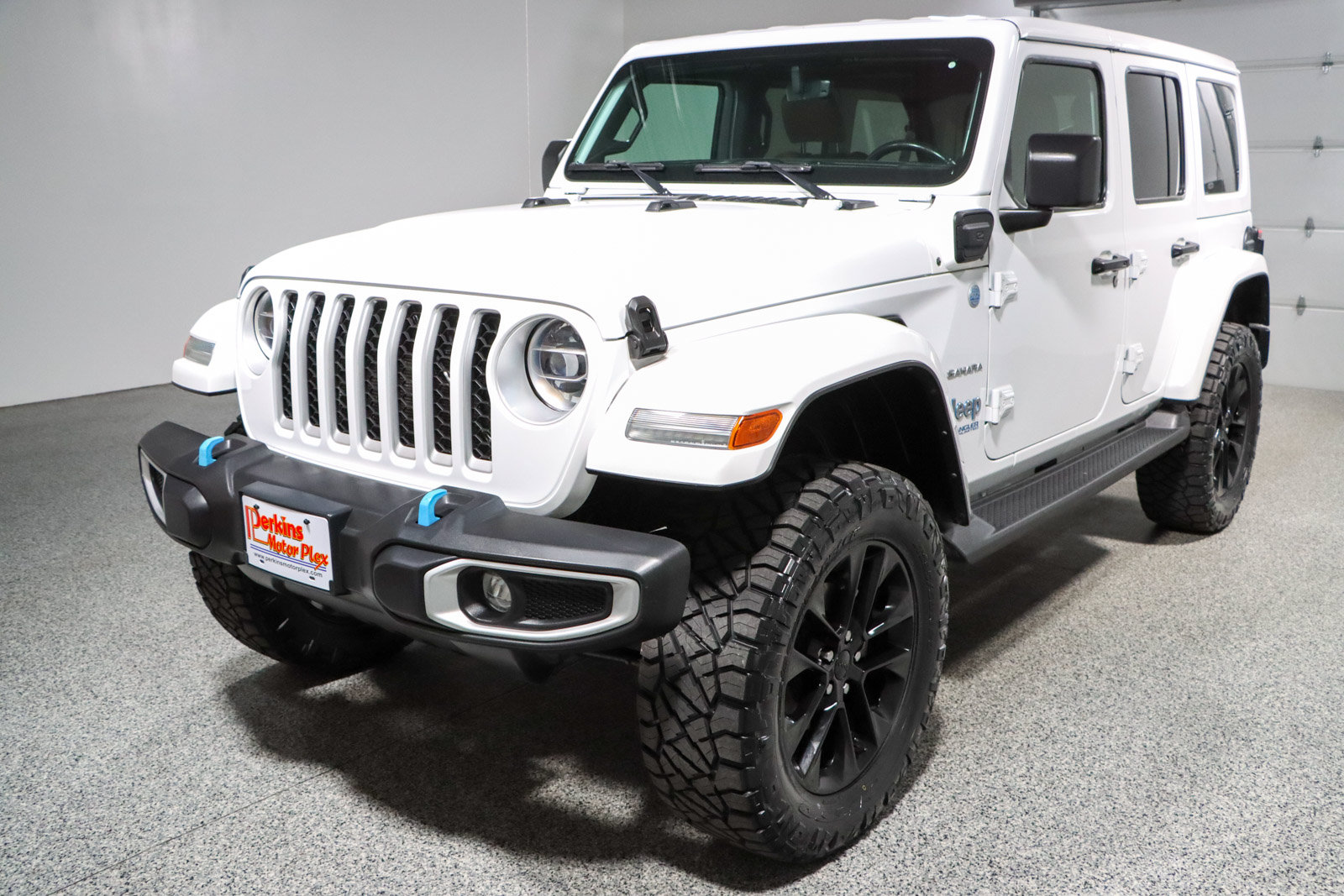 Used 2022 Jeep Wrangler Unlimited Sahara w/ Cold Weather Group AWD/4WD image 31