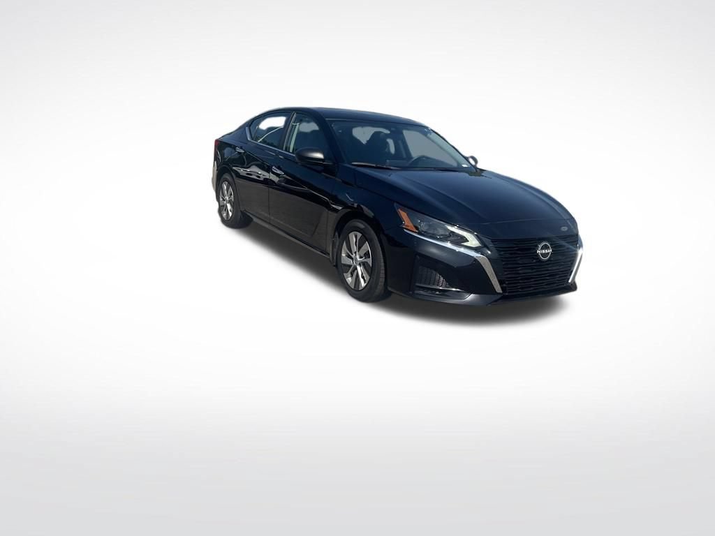 Certified 2025 Nissan Altima 2.5 S FWD image 4