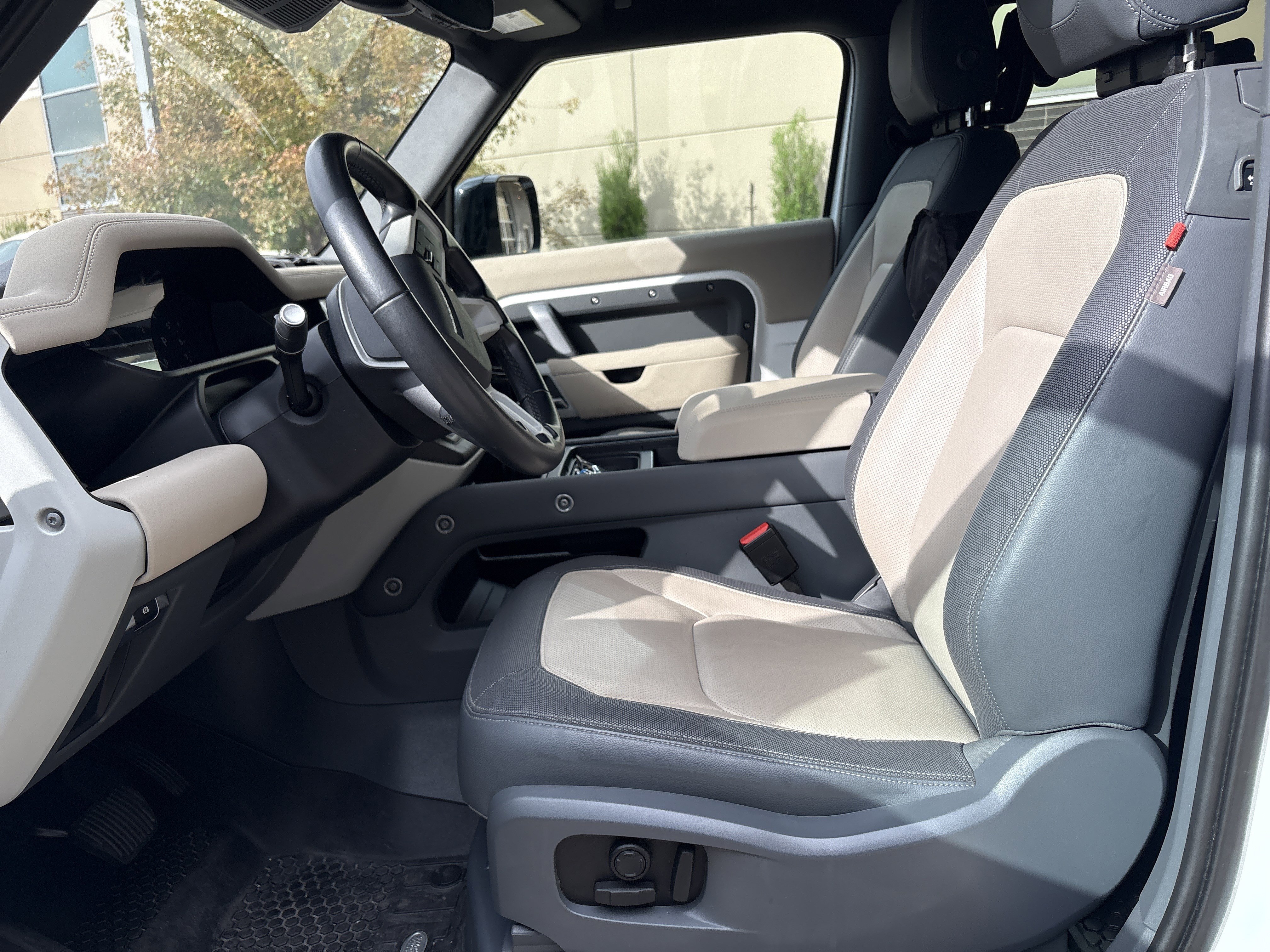 Used 2023 Land Rover Defender 90 X-Dynamic SE AWD/4WD image 23