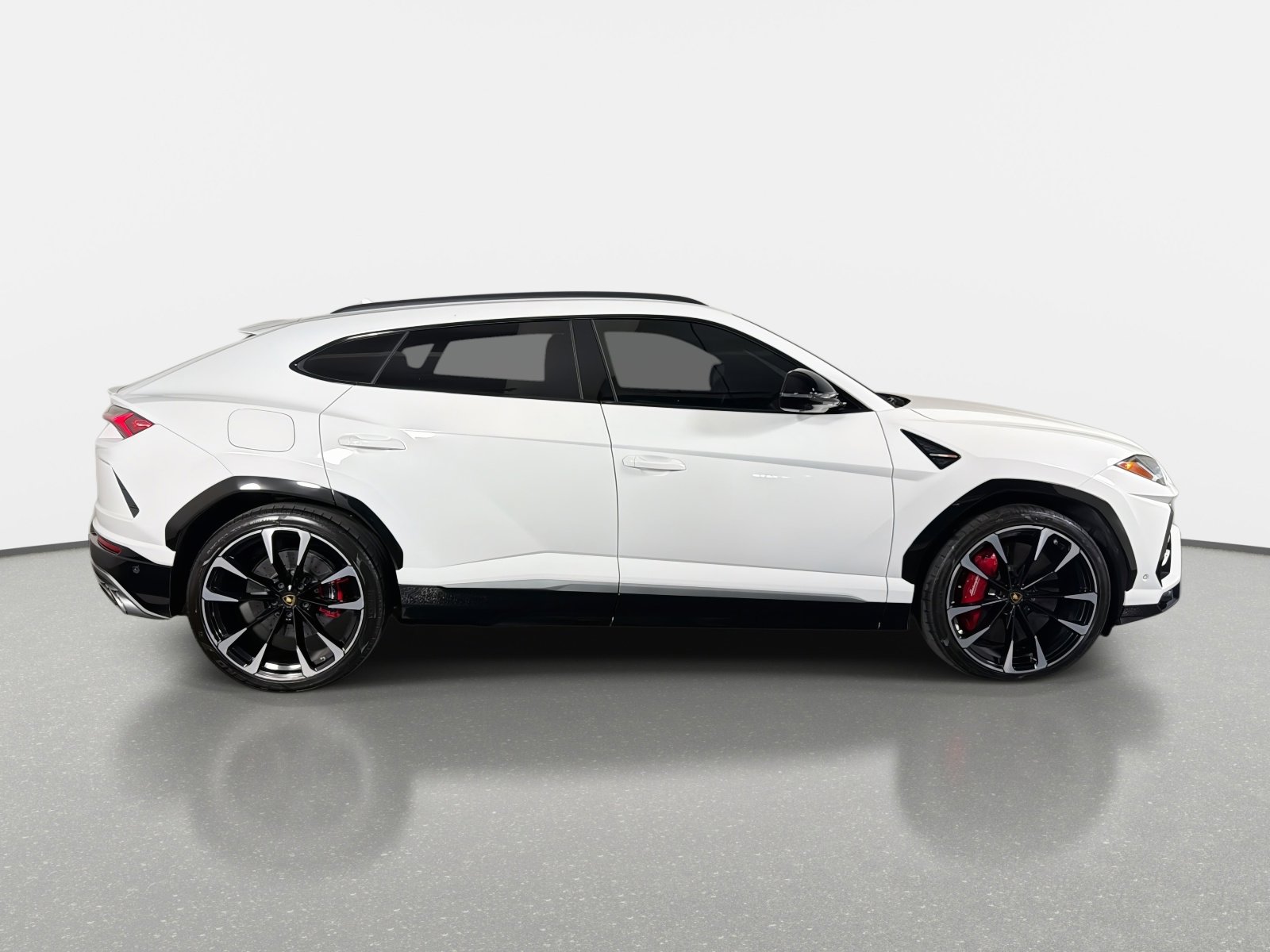 Used 2019 Lamborghini Urus AWD/4WD image 2