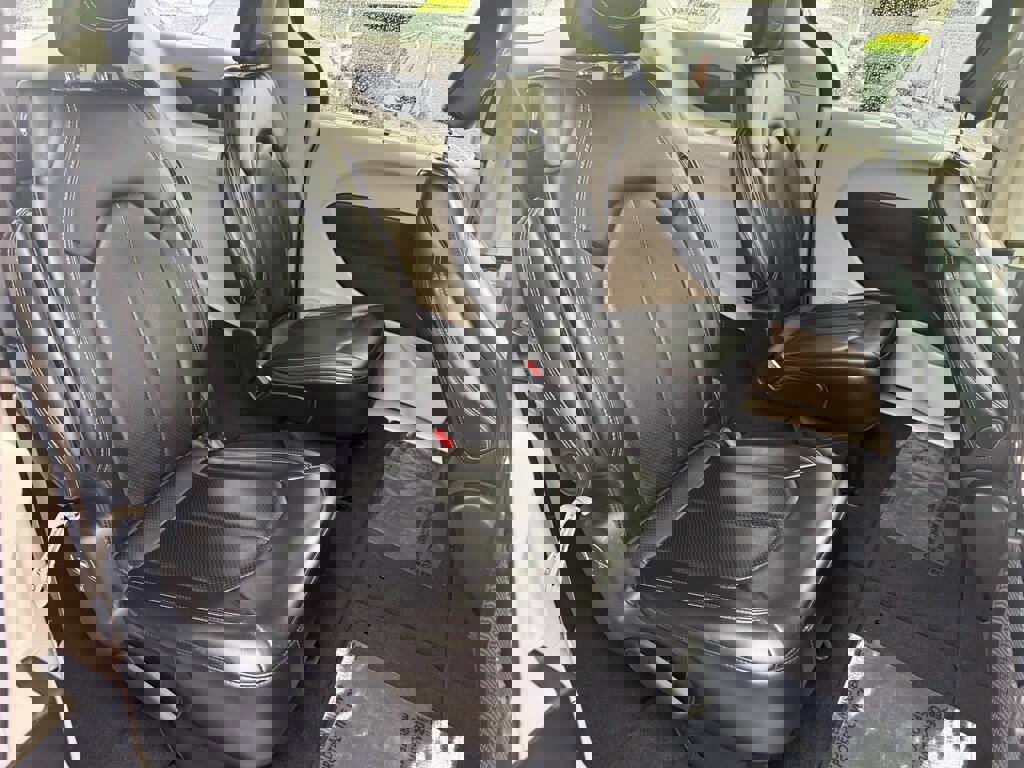 Used 2023 Chrysler Pacifica Touring-L image 19